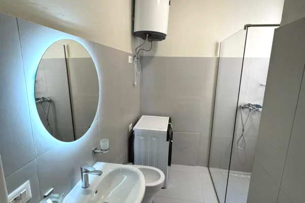 Shtepi me qera Apartament ne Tirane, 1+1, Mobilimi E mobiluar, Pagesa 75,000  Leke.