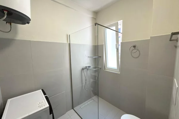 Shtepi me qera Apartament ne Tirane, 1+1, Mobilimi E mobiluar, Pagesa 75,000  Leke.