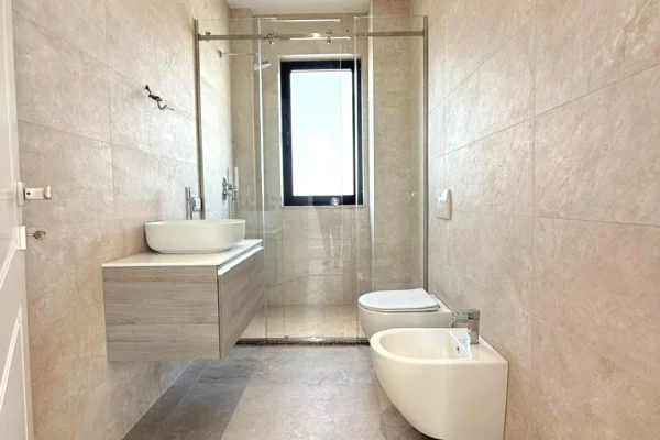 Villa di lusso in vendita a Tirana 3+1, Vuoto