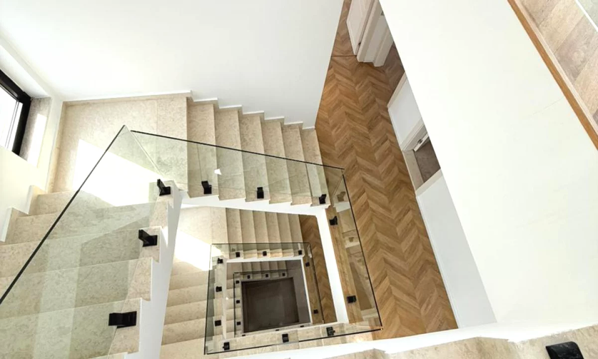 Villa di lusso in vendita a Tirana 3+1, Vuoto