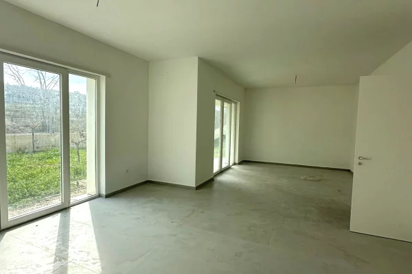 🏡 Vilë 3-Katëshe për Shitje – Collina Verde, pranë TEG