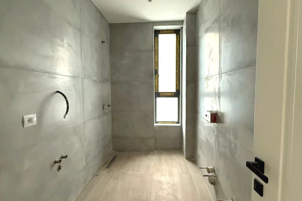 Shtepi ne shitje Apartament ne Tirane, 3+1, Mobilimi Bosh, pa mobiluar, Pagesa 258,000  Euro.