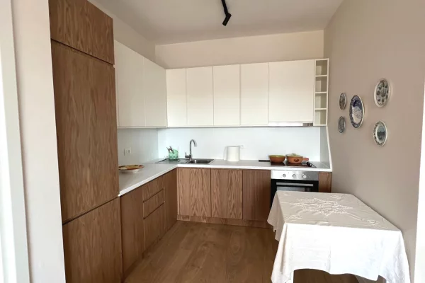Shtepi me qera Apartament ne Tirane, 2+1, Mobilimi E mobiluar, Pagesa 1,100  Euro.