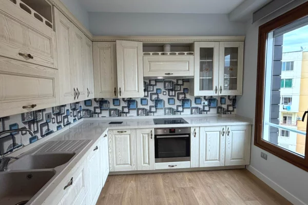 🏢 Ambient zyre me qira – Kompleksi Delijorgji