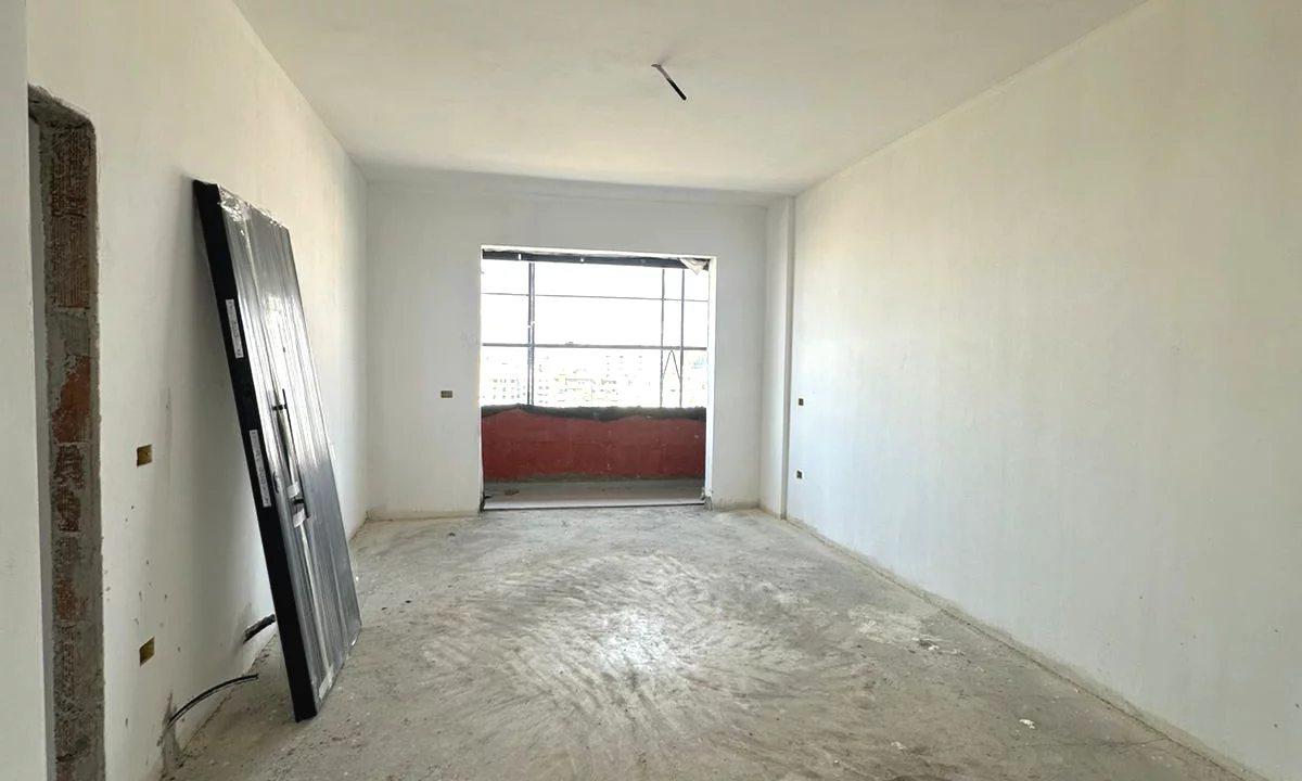 Shtepi ne shitje Apartament ne Tirane, 1+1, Mobilimi Bosh, pa mobiluar, Pagesa 202,000  Euro.