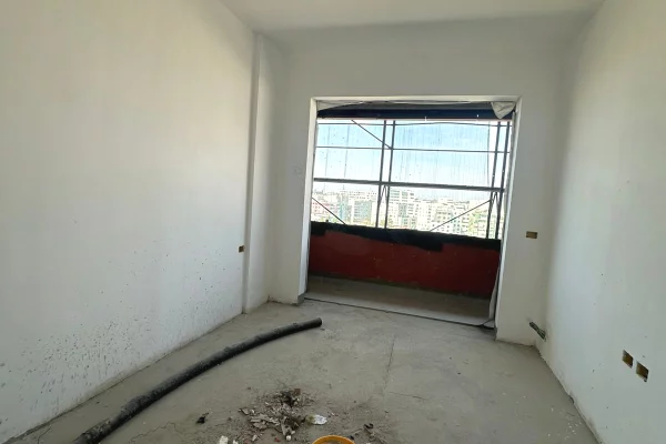 Shtepi ne shitje Apartament ne Tirane, 1+1, Mobilimi Bosh, pa mobiluar, Pagesa 202,000  Euro.