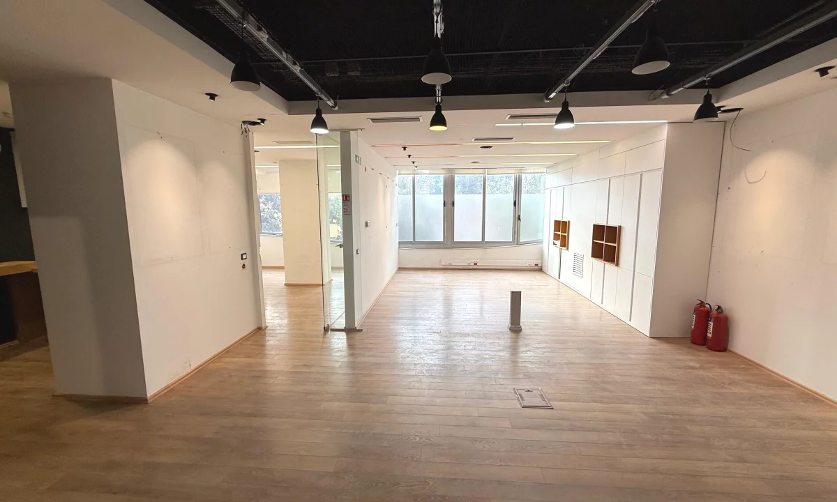 🏢 Jepet me Qira Ambient Zyre – Rruga Pjeter Budi (prapa Downtown One)