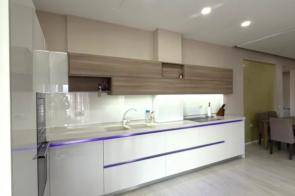 Shtepi me qera Apartament ne Tirane, 3+1, Mobilimi E mobiluar, Pagesa 1,400  Euro.