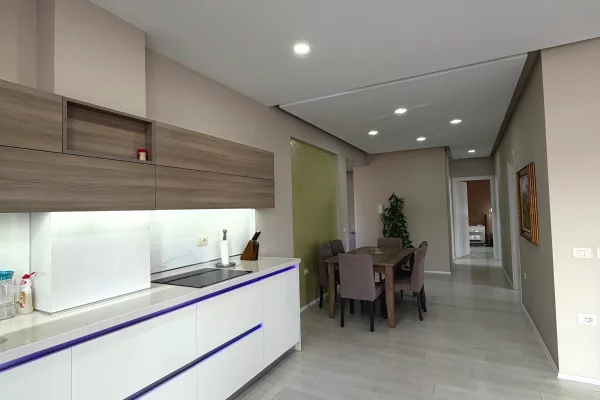 Shtepi me qera Apartament ne Tirane, 3+1, Mobilimi E mobiluar, Pagesa 1,400  Euro.