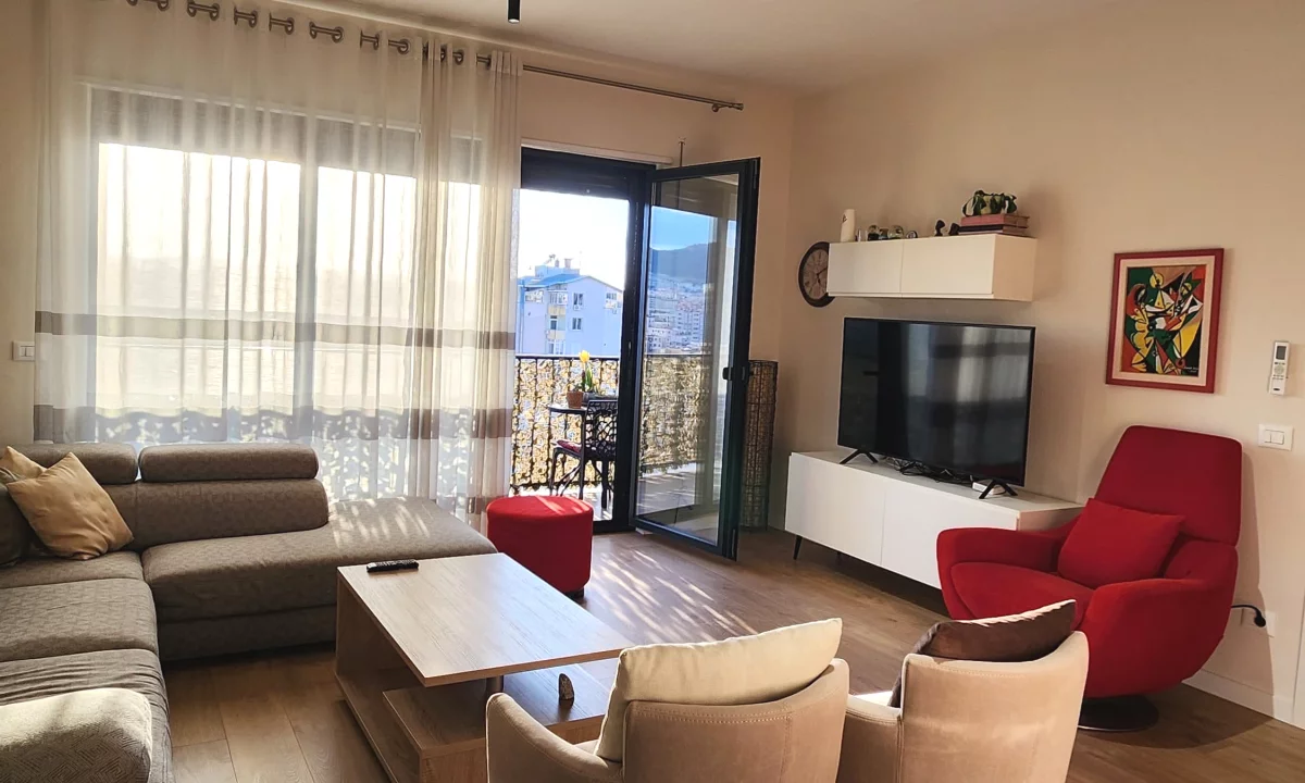 Appartamento in affitto a Tirana 2+1, Arredato