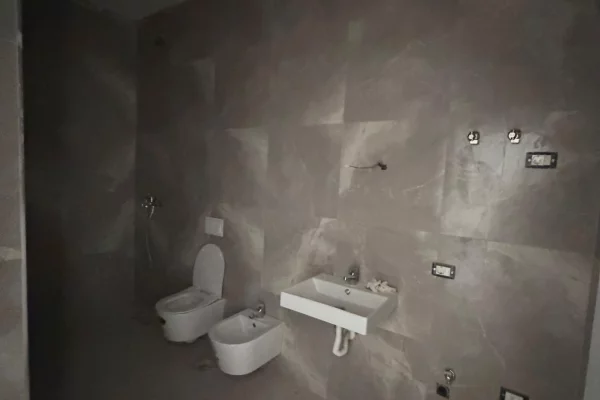 Apartment for sale in Tirana 2+1, Emty