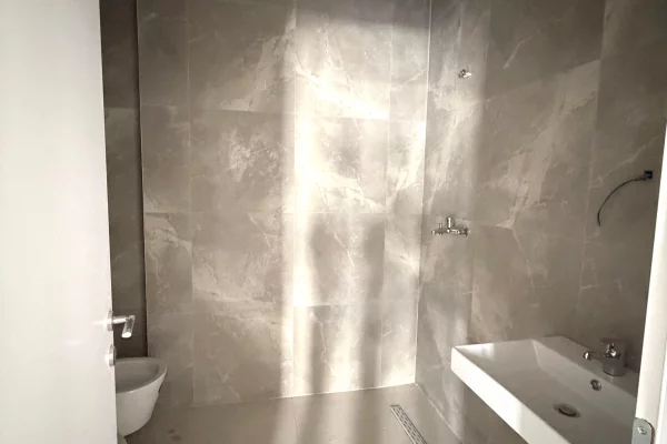 Apartment for sale in Tirana 3+1, Emty