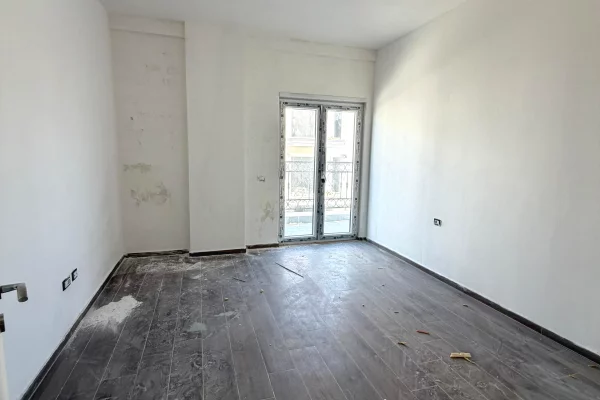 Apartment for sale in Tirana 3+1, Emty