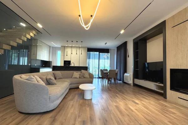 Shtepi me qera Vila Luksoze ne Tirane, 5+1, Mobilimi E mobiluar, Pagesa 3,000  Euro.