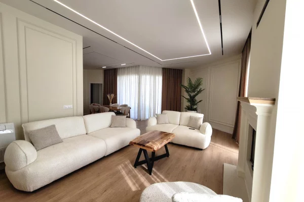 Shtepi me qera Vila Luksoze ne Tirane, 4+1, Mobilimi E mobiluar, Pagesa 3,000  Euro.