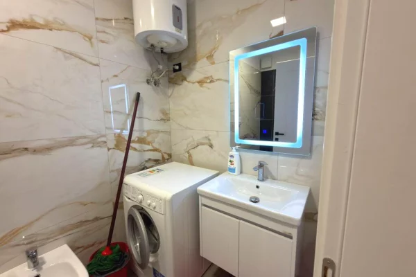 Shtepi me qera Apartament ne Tirane, 2+1, Mobilimi E mobiluar, Pagesa 1,300  Euro.