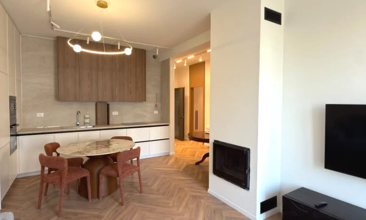 Shtepi me qera Apartament ne Tirane, 2+1, Mobilimi E mobiluar, Pagesa 1,700  Euro.