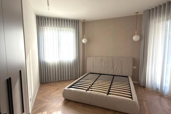 Shtepi me qera Apartament ne Tirane, 2+1, Mobilimi E mobiluar, Pagesa 1,700  Euro.