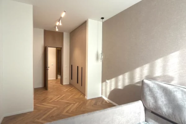 Shtepi me qera Apartament ne Tirane, 2+1, Mobilimi E mobiluar, Pagesa 1,700  Euro.