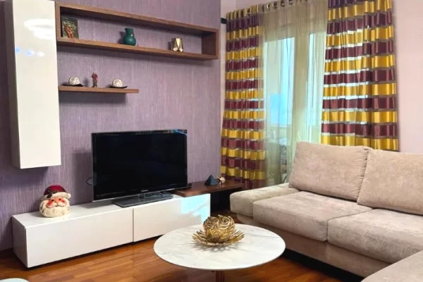 Shtepi me qera 2+1 ne Tirane - 1,500 Euro