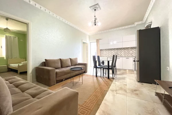 Shtepi me qera Apartament ne Tirane, 2+1, Mobilimi E mobiluar, Pagesa 550  Euro.