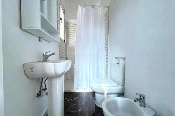 Shtepi me qera Apartament ne Tirane, 2+1, Mobilimi E mobiluar, Pagesa 550  Euro.