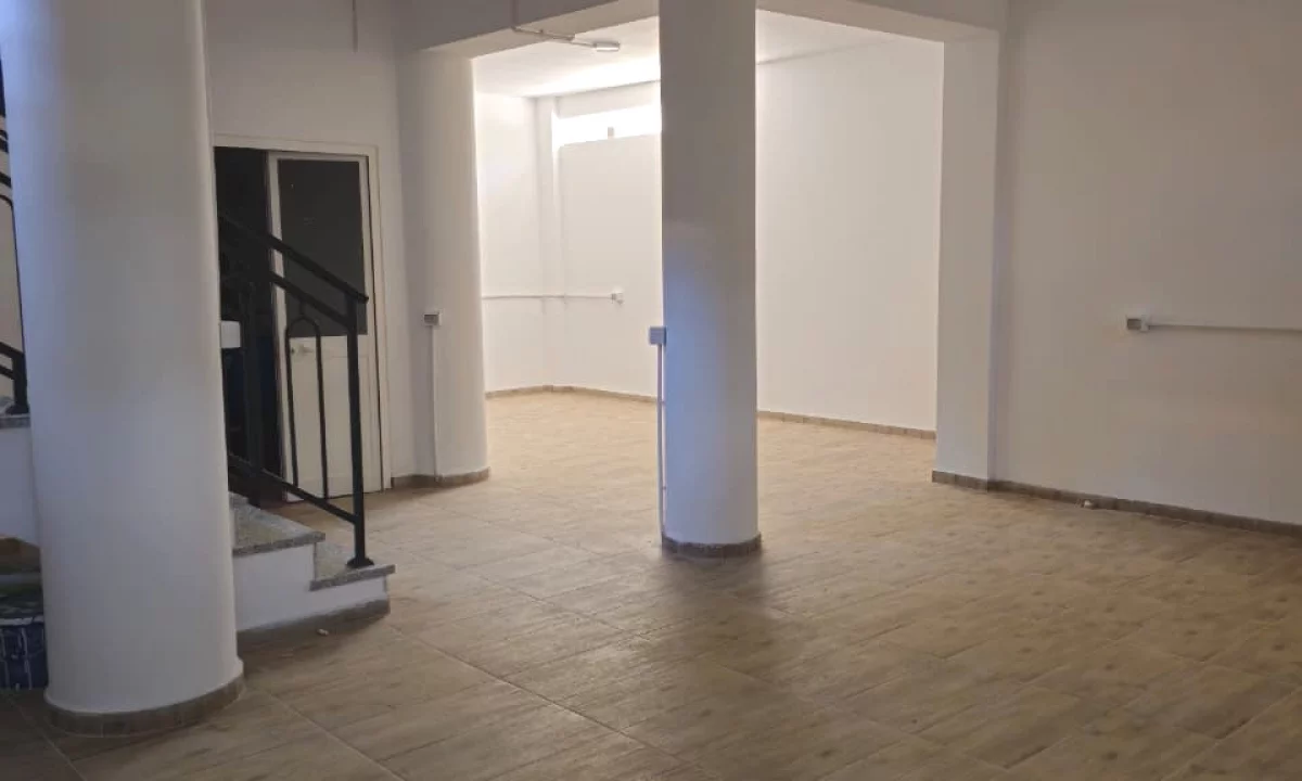 Shtepi me qera Vila Luksoze ne Tirane, 5+1, Mobilimi Bosh, pa mobiluar, Pagesa 2,200  Euro.