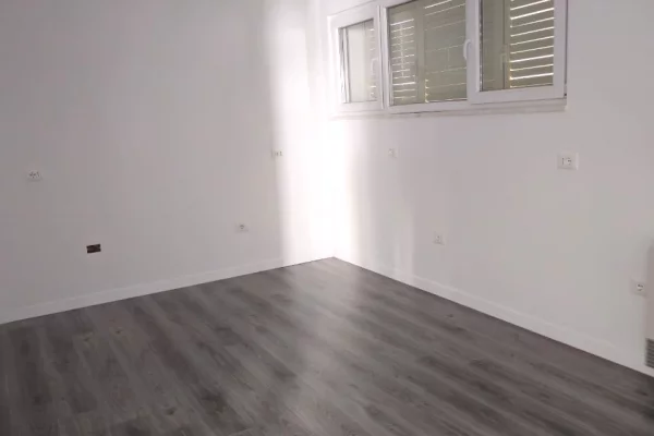 Shtepi me qera Vila Luksoze ne Tirane, 5+1, Mobilimi Bosh, pa mobiluar, Pagesa 2,200  Euro.