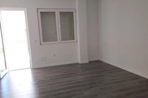 Shtepi me qera Vila Luksoze ne Tirane, 5+1, Mobilimi Bosh, pa mobiluar, Pagesa 2,200  Euro.