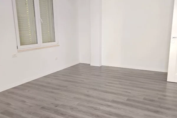 Shtepi me qera Vila Luksoze ne Tirane, 5+1, Mobilimi Bosh, pa mobiluar, Pagesa 2,200  Euro.