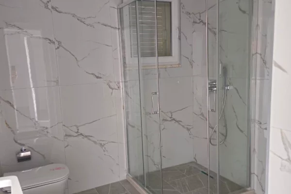 Shtepi me qera Vila Luksoze ne Tirane, 5+1, Mobilimi Bosh, pa mobiluar, Pagesa 2,200  Euro.