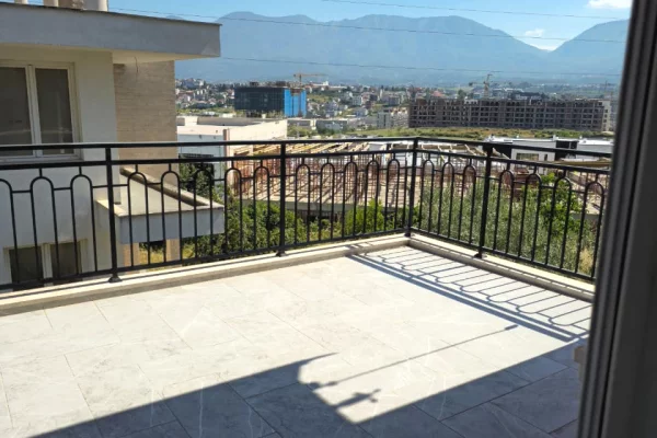 Shtepi me qera Vila Luksoze ne Tirane, 5+1, Mobilimi Bosh, pa mobiluar, Pagesa 2,200  Euro.