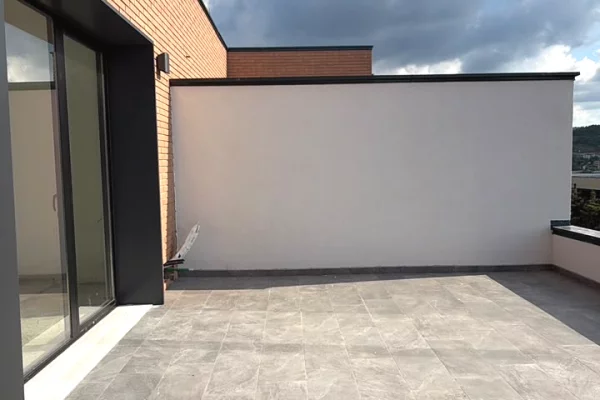 Shtepi ne shitje Duplex(shtepi me 2 kate) ne Tirane, 3+1, Mobilimi Bosh, pa mobiluar, Pagesa 500,000  Euro.