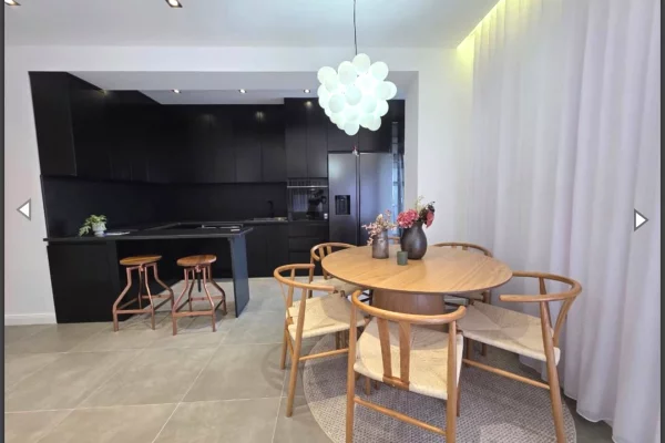 Shtepi me qera Apartament ne Tirane, 3+1, Mobilimi E mobiluar, Pagesa 1,700  Euro.