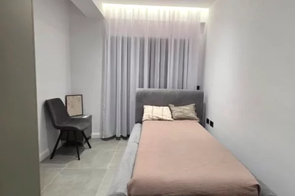 Shtepi me qera Apartament ne Tirane, 3+1, Mobilimi E mobiluar, Pagesa 1,700  Euro.