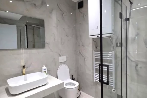 Shtepi me qera Apartament ne Tirane, 3+1, Mobilimi E mobiluar, Pagesa 1,700  Euro.