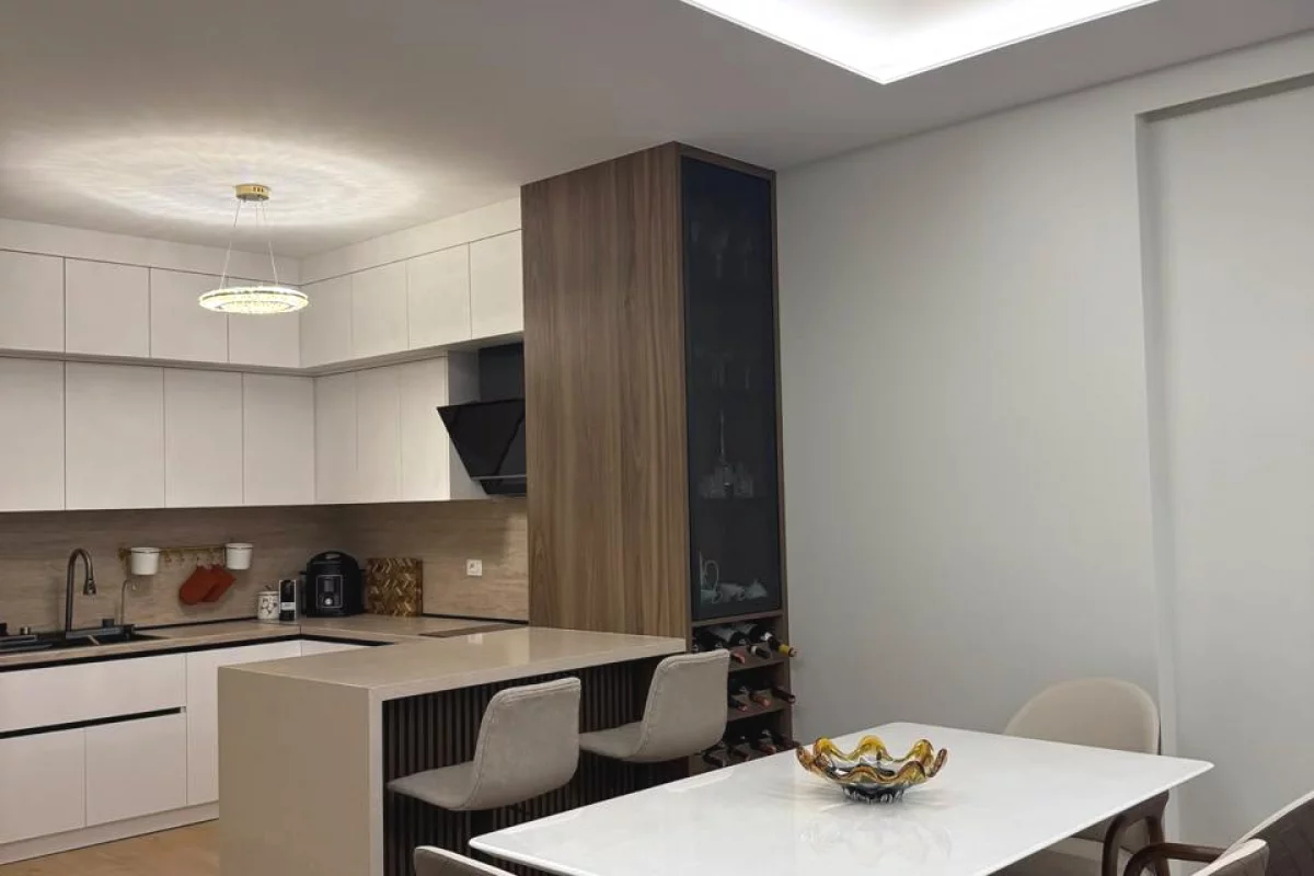 Shtepi ne shitje Apartament ne Tirane, 2+1, Mobilimi E mobiluar, Pagesa 320,000  Euro.