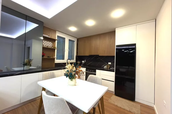 Shtepi me qera Apartament ne Tirane, 2+1, Mobilimi E mobiluar, Pagesa 750  Euro.