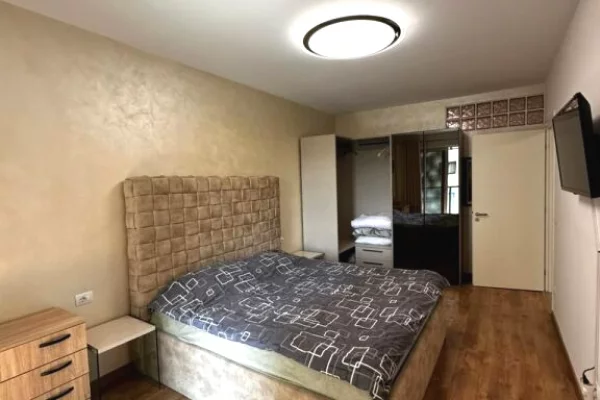 Shtepi me qera Apartament ne Tirane, 2+1, Mobilimi E mobiluar, Pagesa 1,700  Euro.