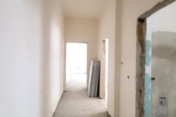Shtepi ne shitje Apartament ne Tirane, 2+1, Mobilimi Bosh, pa mobiluar, Pagesa 140,000  Euro.