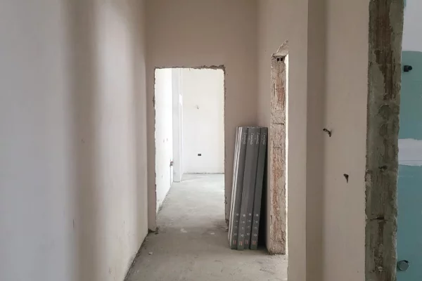 Shtepi ne shitje Apartament ne Tirane, 2+1, Mobilimi Bosh, pa mobiluar, Pagesa 140,000  Euro.