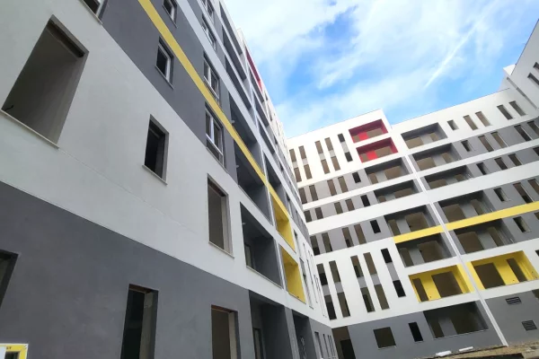 Shtepi ne shitje Apartament ne Tirane, 2+1, Mobilimi Bosh, pa mobiluar, Pagesa 140,000  Euro.