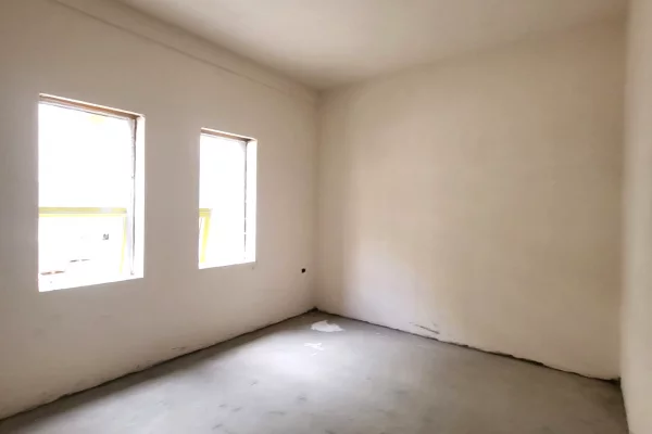 Shtepi ne shitje Apartament ne Tirane, 2+1, Mobilimi Bosh, pa mobiluar, Pagesa 140,000  Euro.