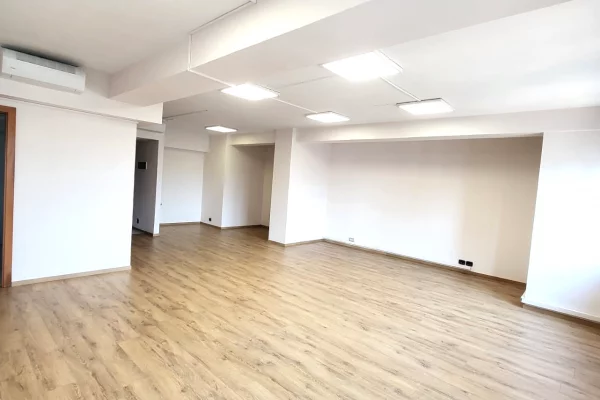 🏢 JEPET ZYRE ME QIRA – QENDER, TIRANE