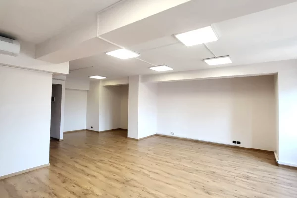 🏢 JEPET ZYRE ME QIRA – QENDER, TIRANE