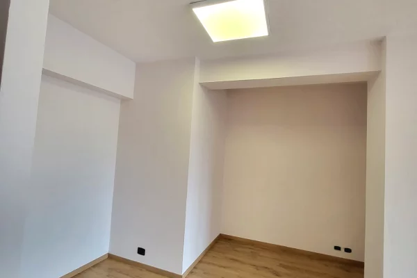 🏢 JEPET ZYRE ME QIRA – QENDER, TIRANE