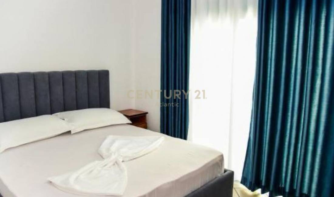 JEPET ME QERA HOTEL NE SHKEMBIN E KAVAJES