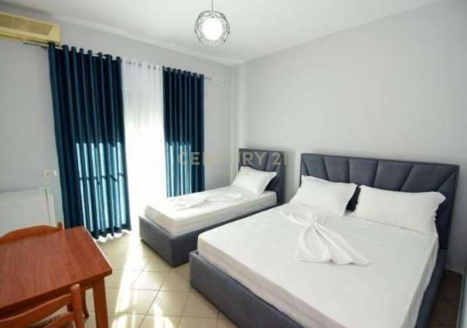 JEPET ME QERA HOTEL NE SHKEMBIN E KAVAJES