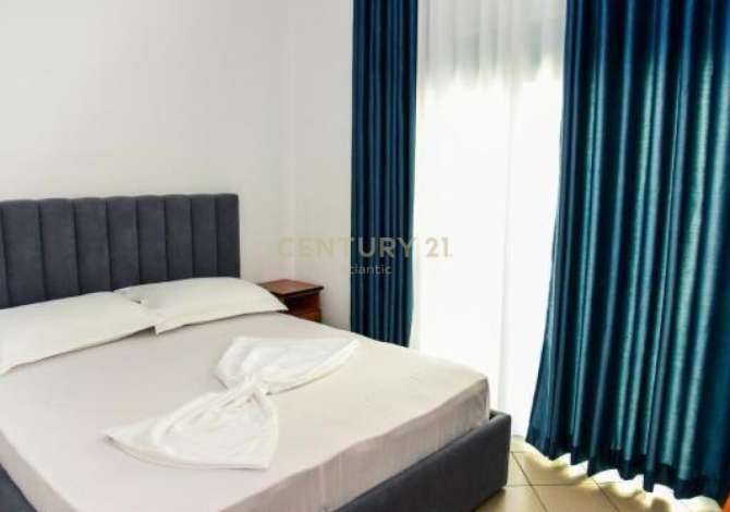 JEPET ME QERA HOTEL NE SHKEMBIN E KAVAJES