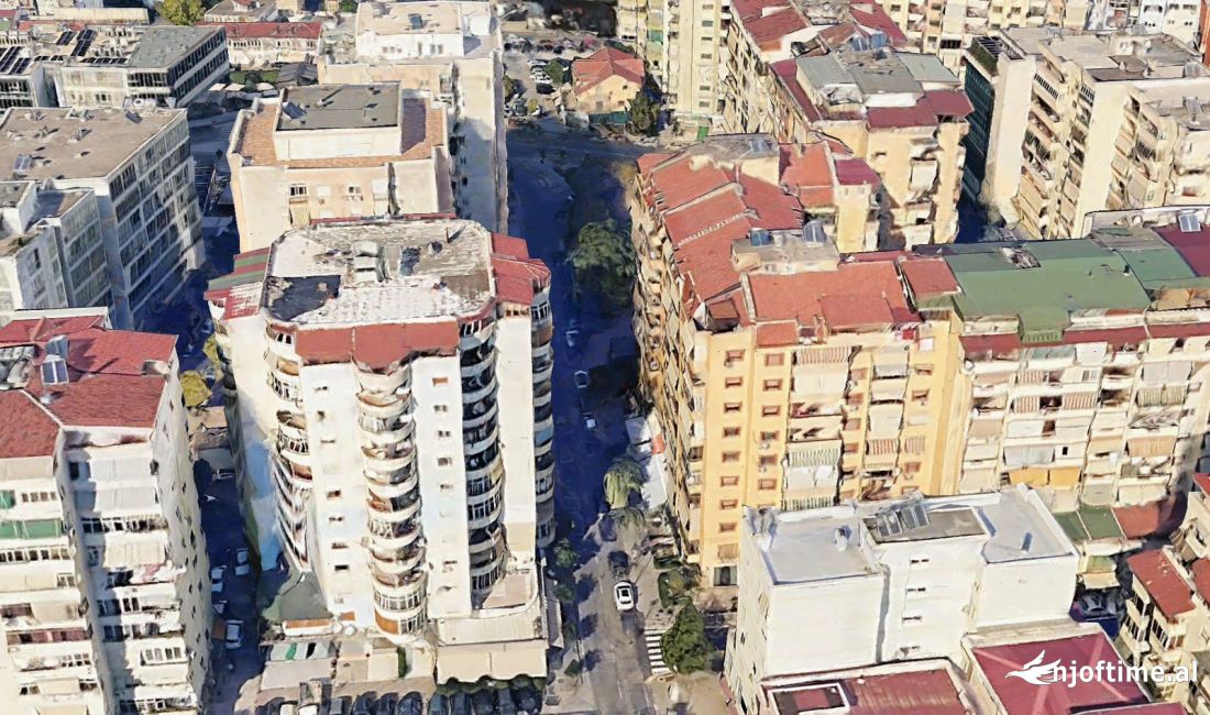 Shtepi ne shitje Duplex(shtepi me 2 kate) ne Tirane, 2+1, Mobilimi Bosh, pa mobiluar, Pagesa 340,000  Euro.